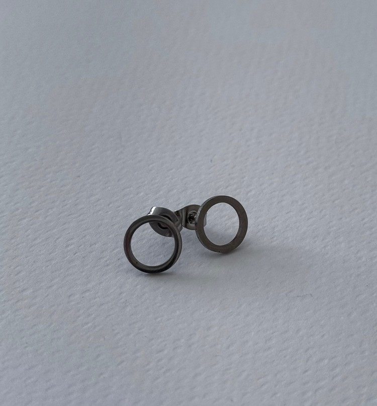 گوشواره میخی استیل طرح دایره زنانه