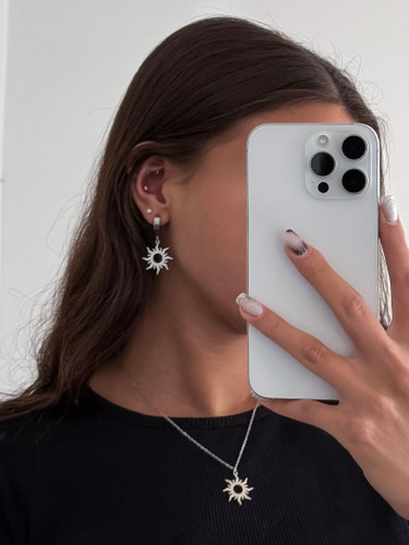 نیم ست استیل زنانه طرح خورشید گوشواره همراه با زنجیر استیل 49 سانتی