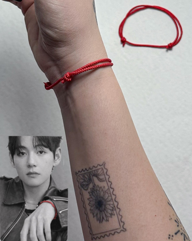 دستبند وارداتی کاپلی نخی قرمز تهیونگ بی تی اس BTS یونیسکس